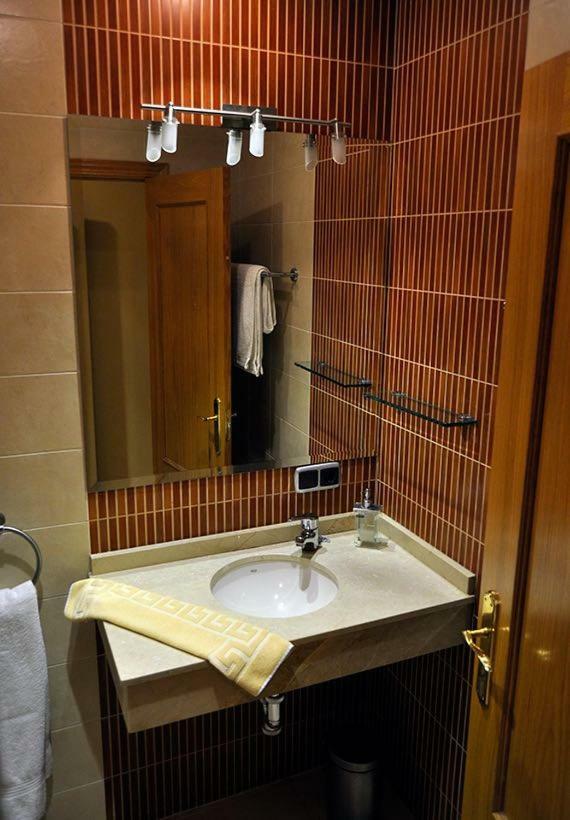 Hostal Puerta Del Valle La Cistérniga Eksteriør billede
