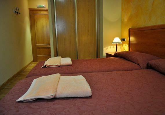 Hostal Puerta Del Valle La Cistérniga Eksteriør billede