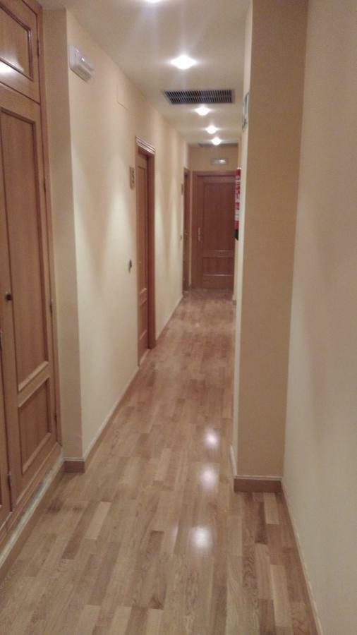 Hostal Puerta Del Valle La Cistérniga Eksteriør billede