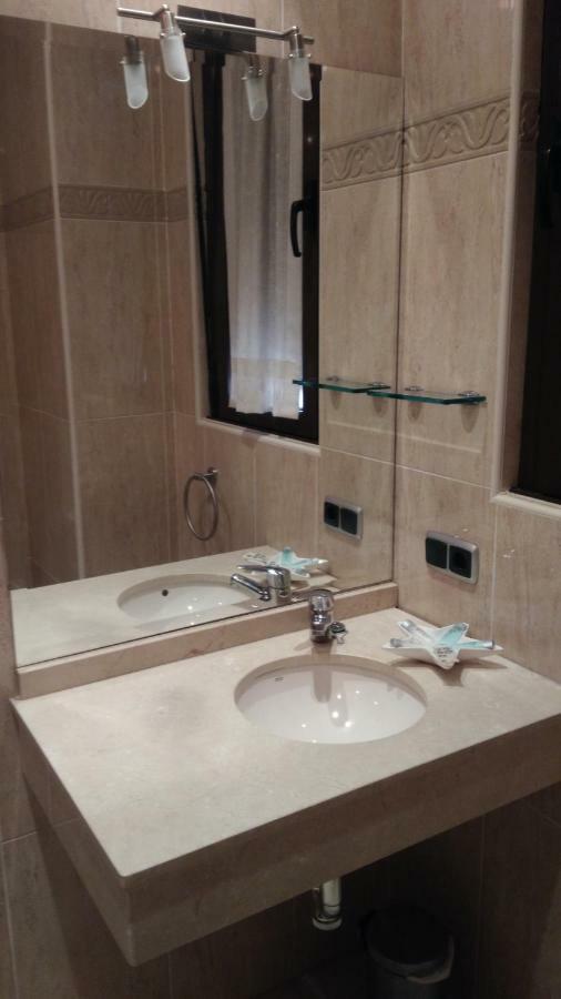 Hostal Puerta Del Valle La Cistérniga Eksteriør billede